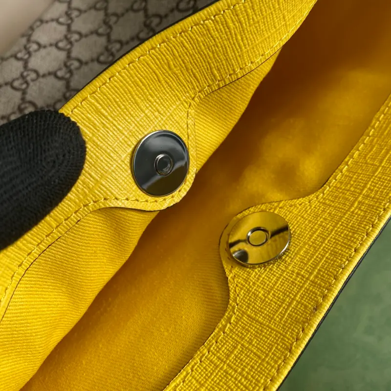 410812 CM 14 High-Quality Bags - Image 7