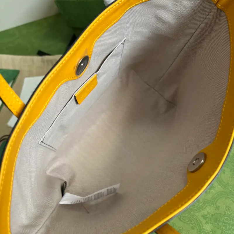 410812 CM 26 High-Quality Bags - Image 7