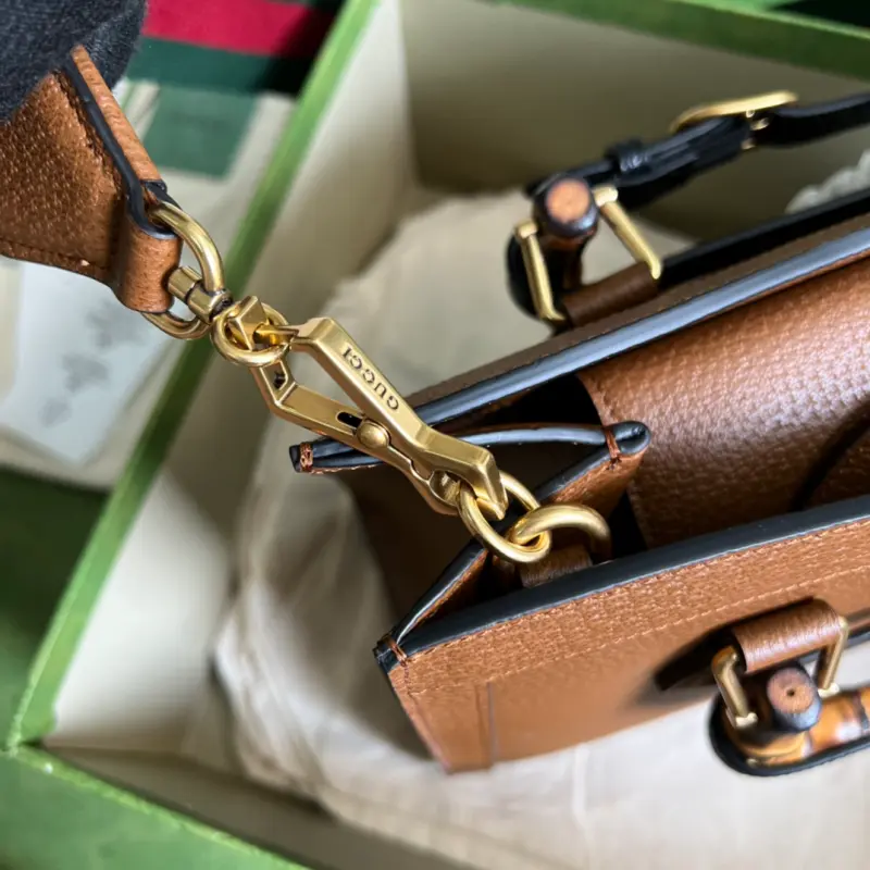 702721 CM 6 High-Quality Bags - Image 7