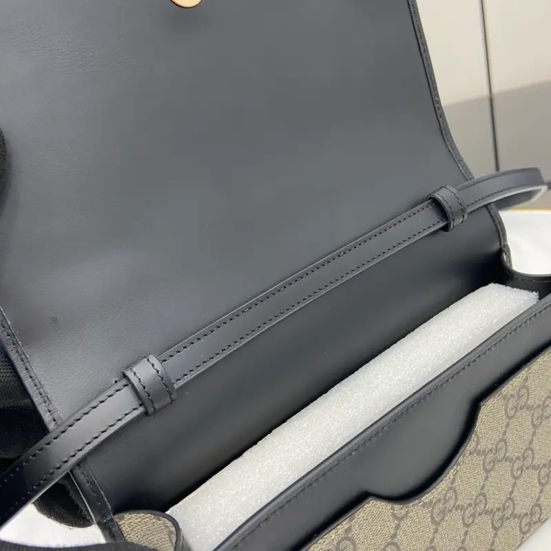 820688 CM 4 High-Quality Bags - Image 8