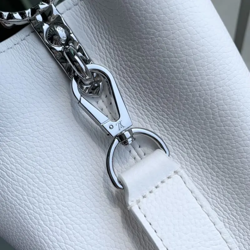 M24666 White 22x12x8cm High Quality Bags - Image 7