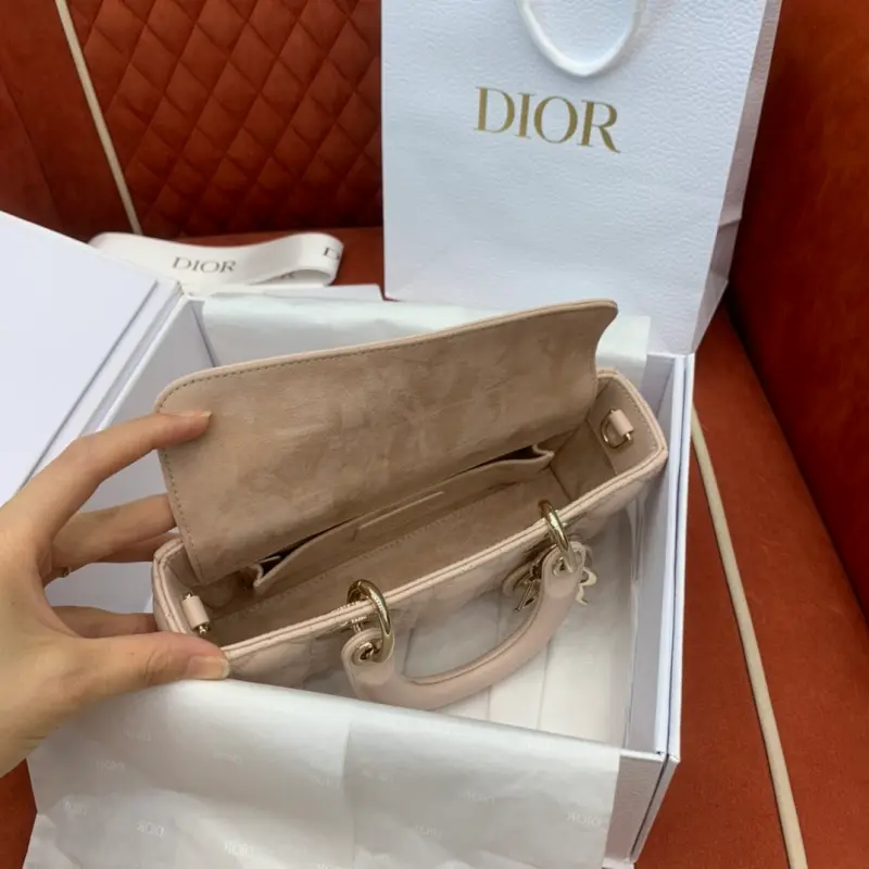 ML24 7 High Quality Bags - Image 7