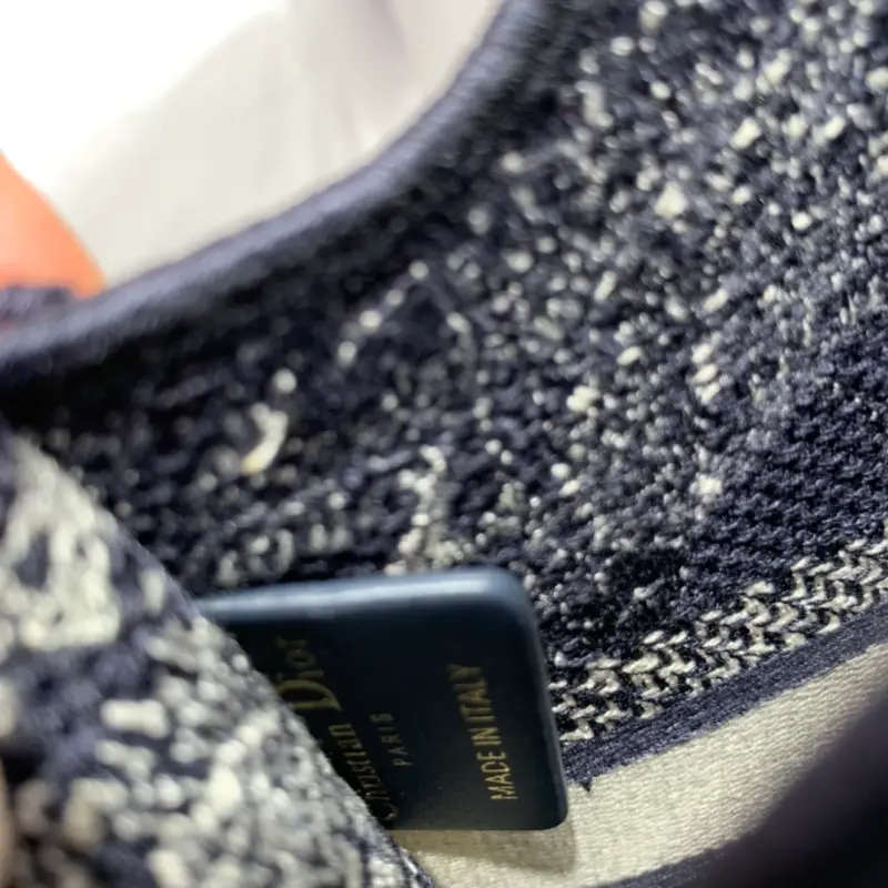 ML8 1 High Quality Bags - Image 9