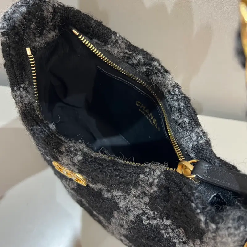 22k Flannel Underarm Bag High Quality Bags - Image 13