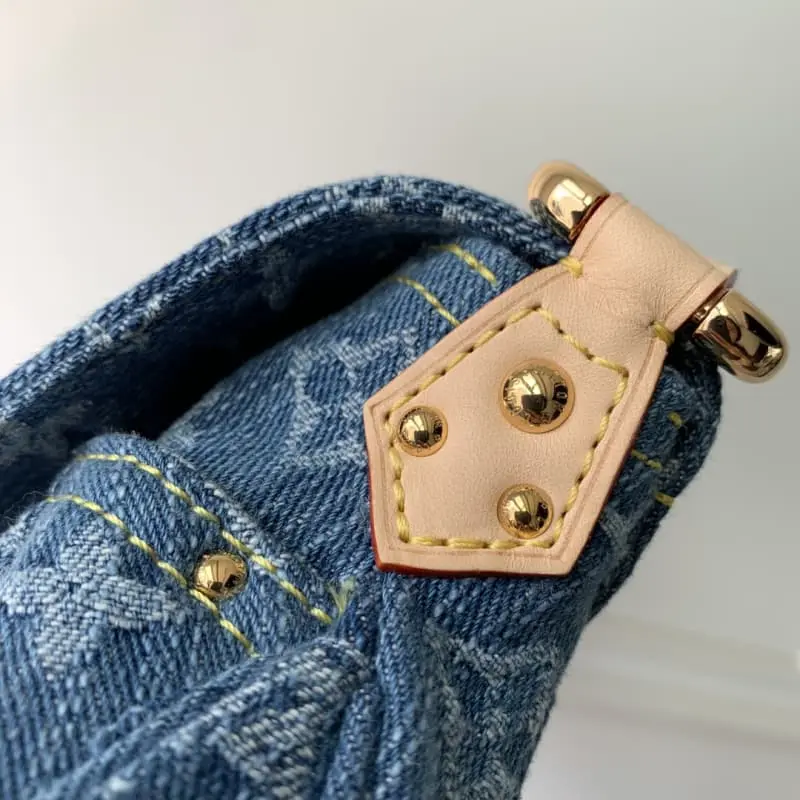 M46829 27x18x3cm High Quality Bags - Image 6