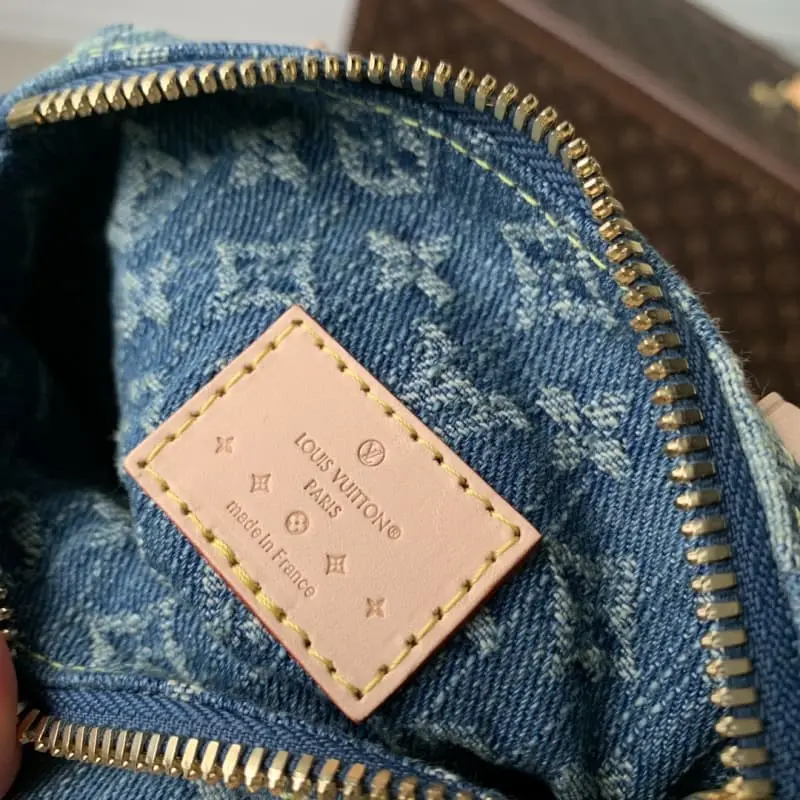 M82950 16x10x7.5cm High Quality Bags - Image 6