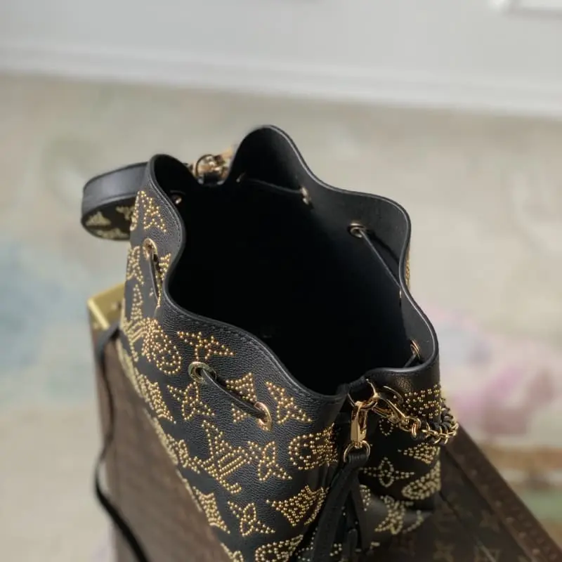 M23392 19x22x14cm High Quality Bags - Image 6