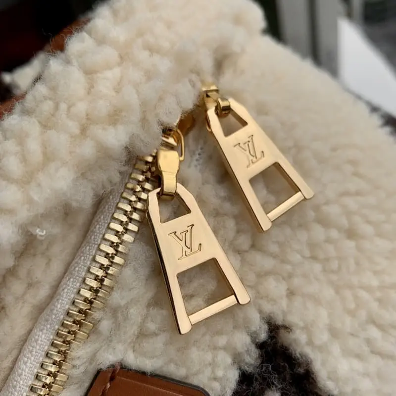 M23715 37x14x13cm High Quality Bags - Image 6