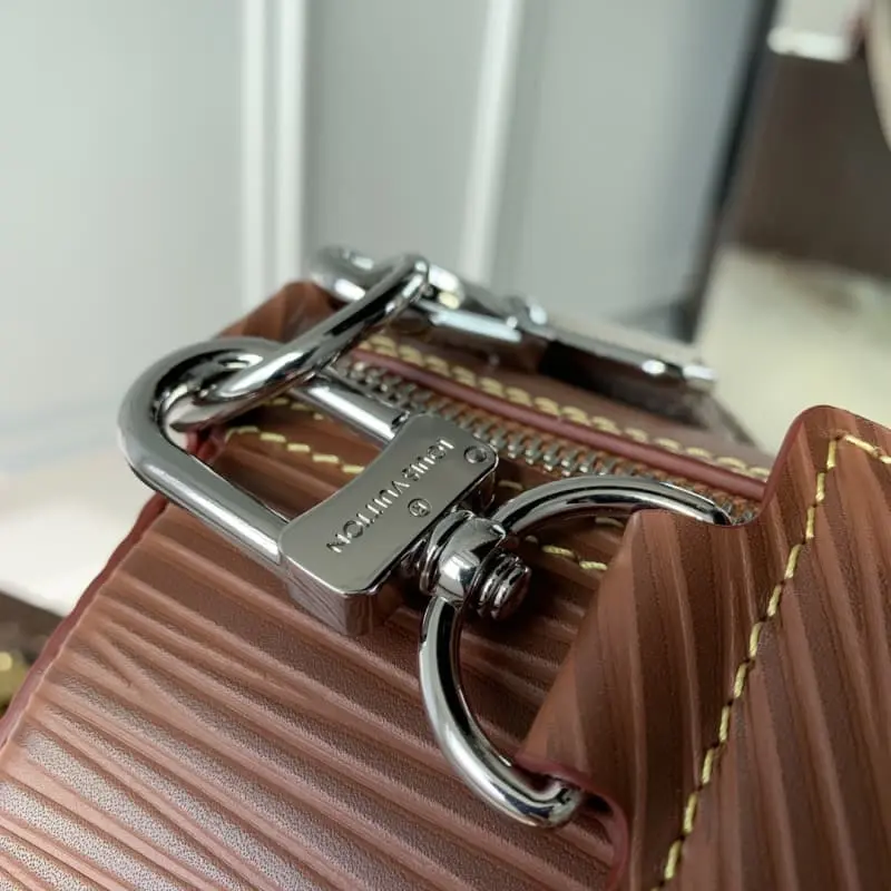 M23092 S1 33x17x17cm High Quality Bags - Image 6