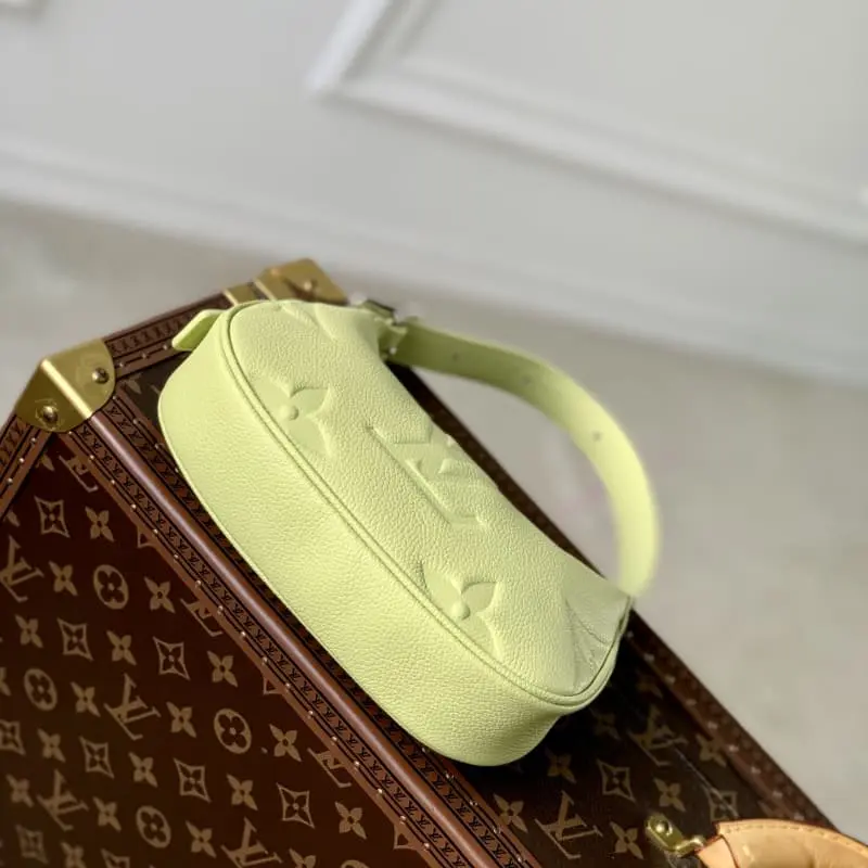 M82425 Green 20.5x11x5cm High Quality Bags - Image 6