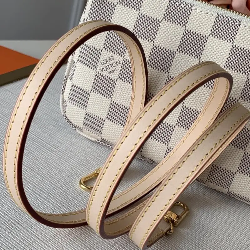 N41207 White 21x13x3cm High Quality Bags - Image 5