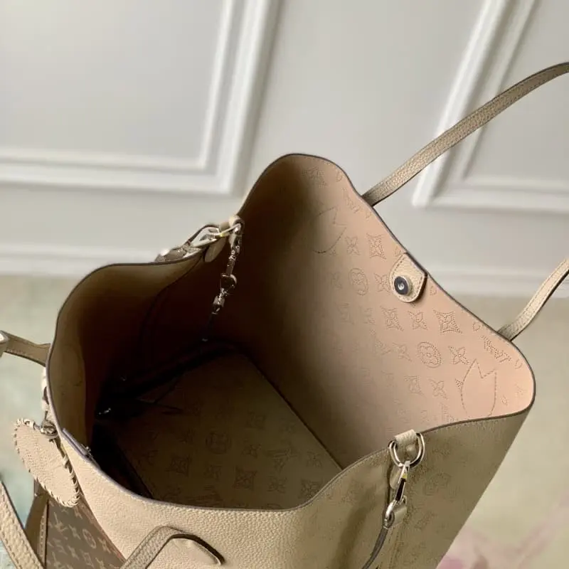 M21850 S2 30x27x16cm High Quality Bags - Image 6