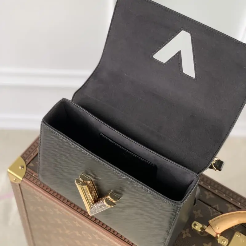 M59033 23x17x9.5cm High Quality Bags - Image 5