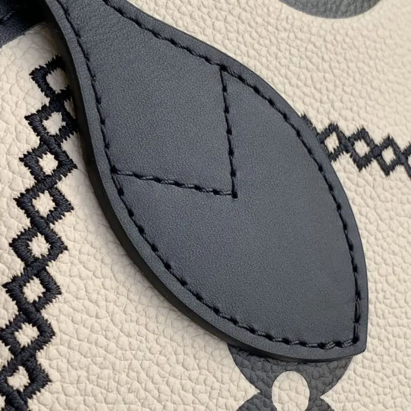 M46039 31x28x14cm High Quality Bags - Image 5