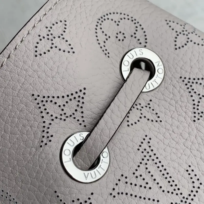 M57070 19x22x14cm High Quality Bags - Image 4