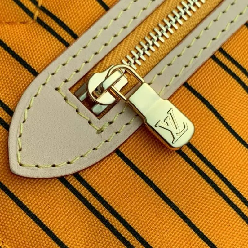 M11947 28x14x31cm High Quality Bags - Image 7