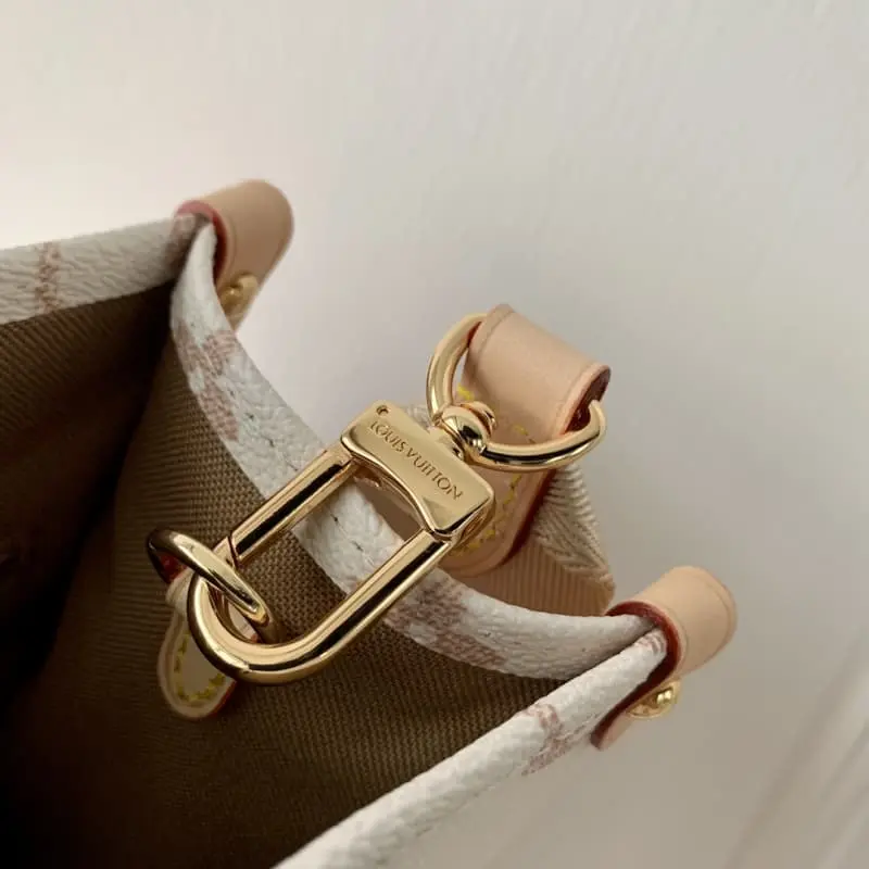 M24533 25x19x11.5cm High Quality Bags - Image 6