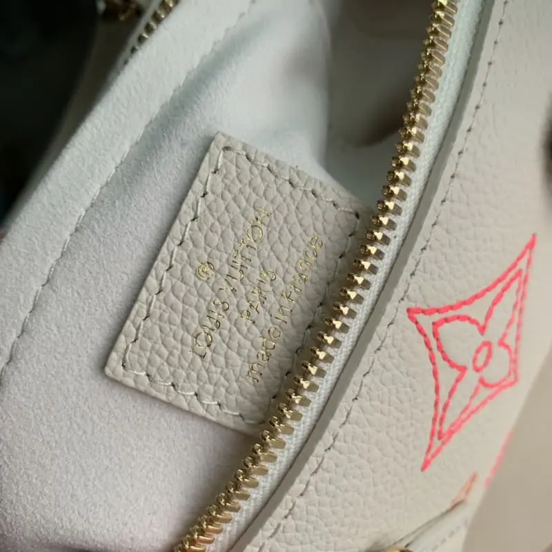 M46667 20.5x13.5x12cm High Quality Bags - Image 6