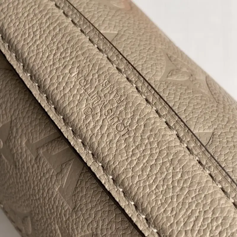 M44738 25x19x7cm High Quality Bags - Image 6