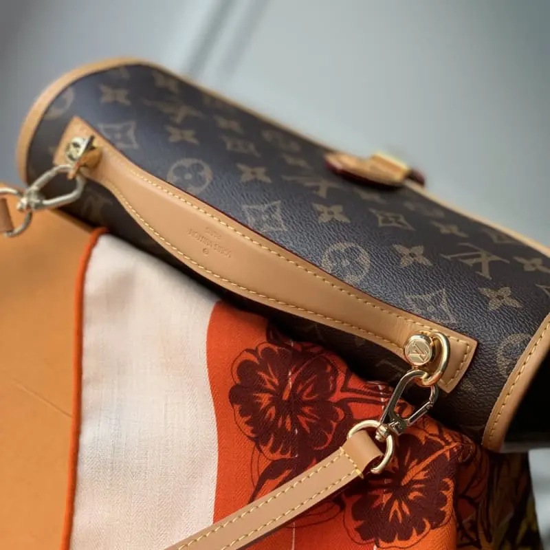 M44919 Large 29x24x10cm High Quality Bags - Image 5