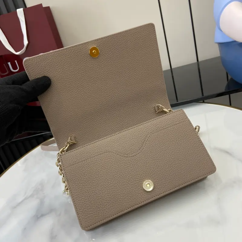 818705 CM 1 High-Quality Bags - Image 6