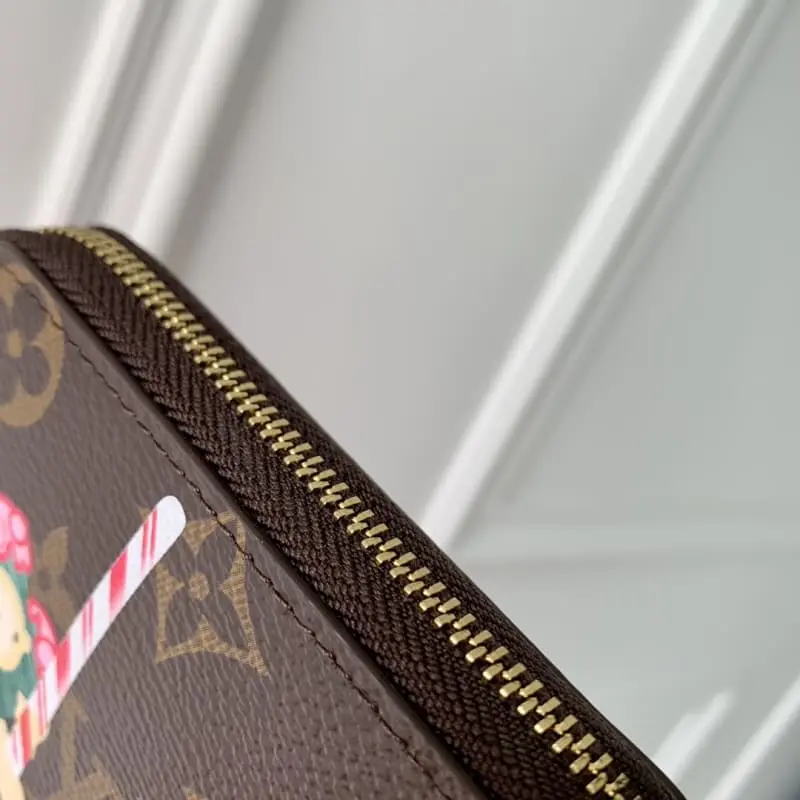 M12210 Old Red 11x8x2cm High Quality Bags - Image 6