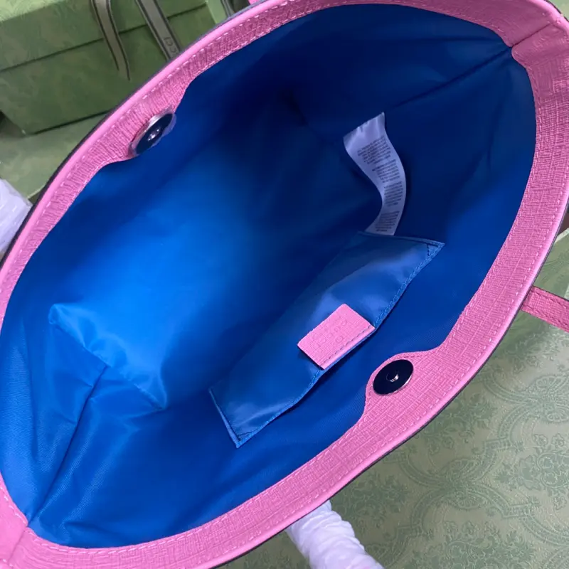 410812 CM 22 High-Quality Bags - Image 6