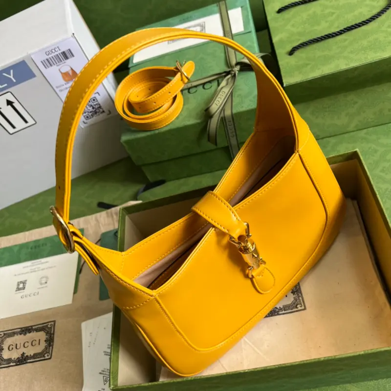 636709 CM 8 High-Quality Bags - Image 6