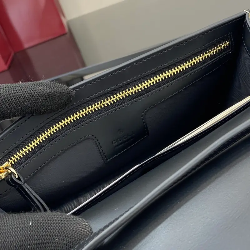 820688 CM 4 High-Quality Bags - Image 7