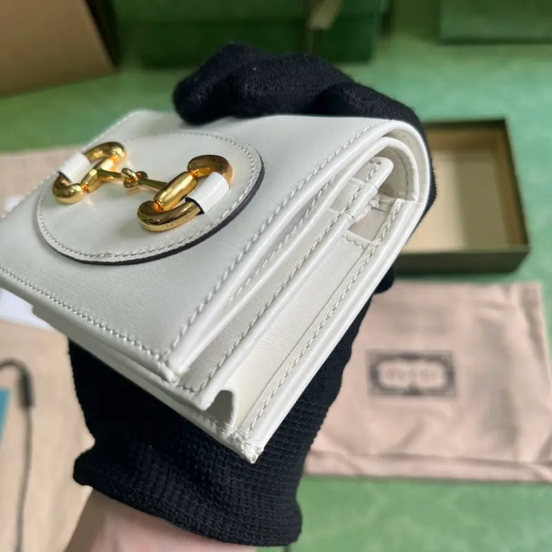 621887 CM 6 High-Quality Bags - Image 6