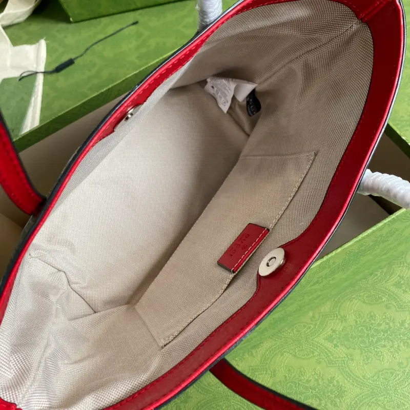 410812 CM 19 High-Quality Bags - Image 6