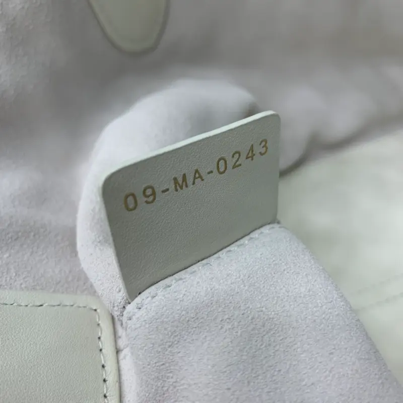 ML176 4 High Quality Bags - Image 13