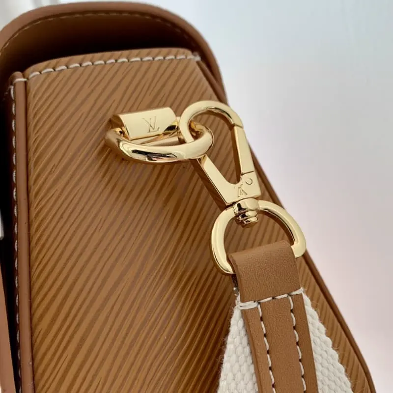 M24765 White 23x17x9.5cm High Quality Bags - Image 5