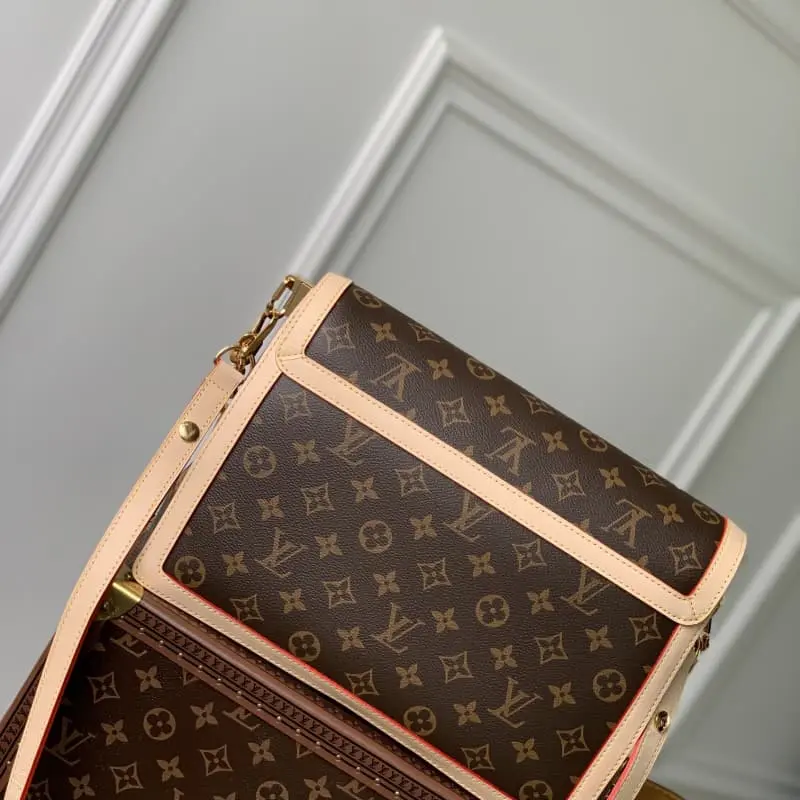 M47149 28x20x11cm High Quality Bags - Image 5