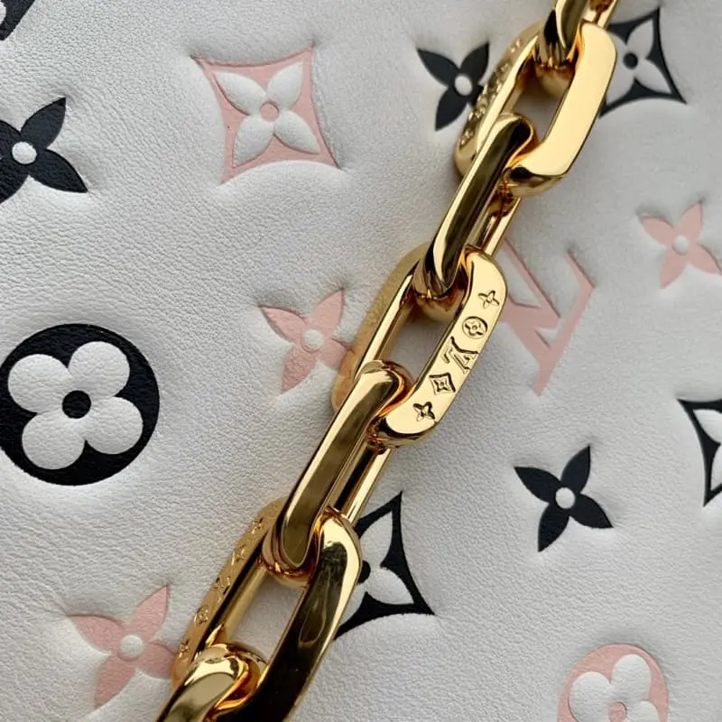 M22954 White 26x20x12cm High Quality Bags - Image 5