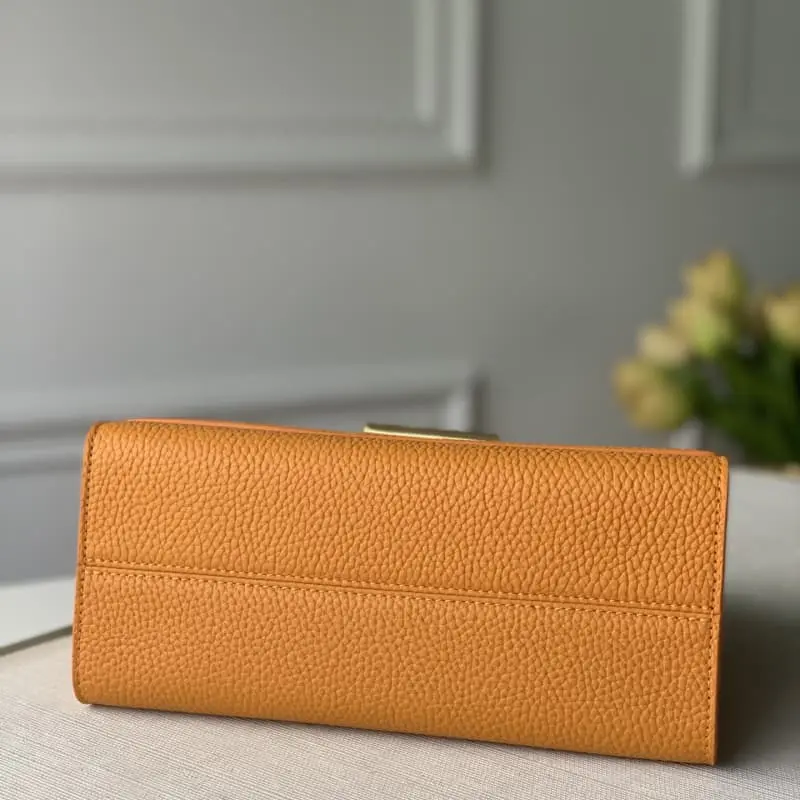 M57136 17x25x11cm High Quality Bags - Image 4