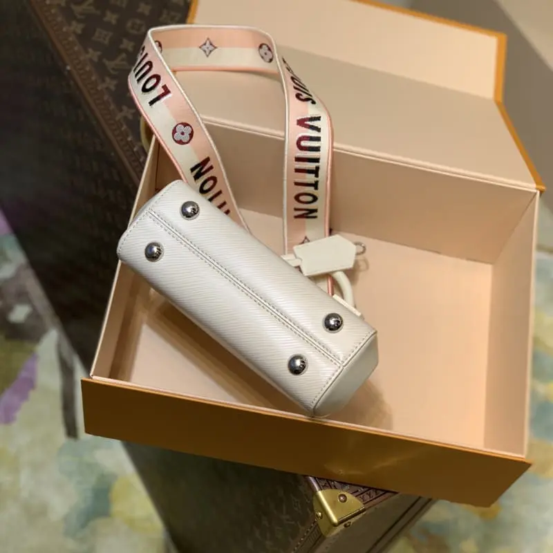 M58928 20x16x7.5cm High Quality Bags - Image 4