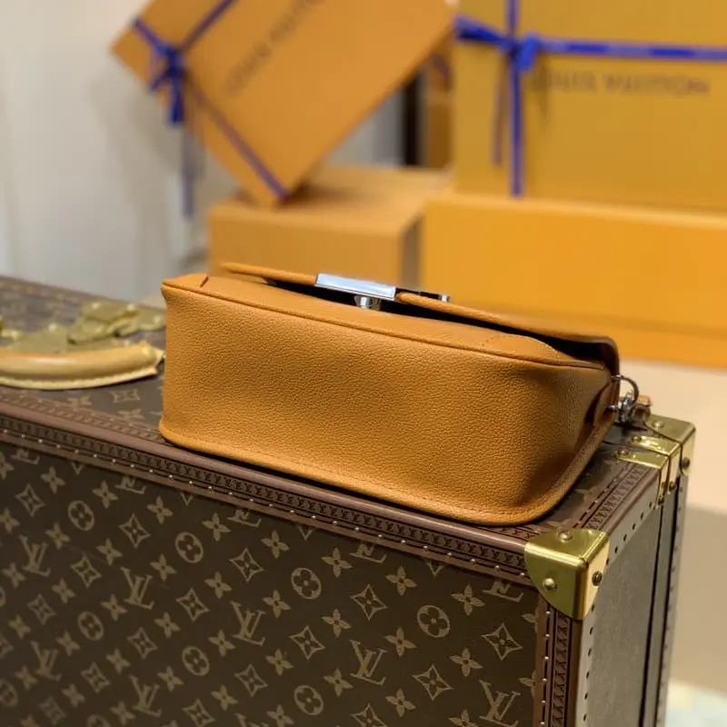 M59459 24.5x15.5x9cm High Quality Bags - Image 4