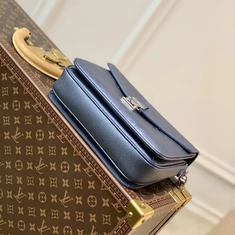 M59211 25x19x7cm High Quality Bags - Image 4