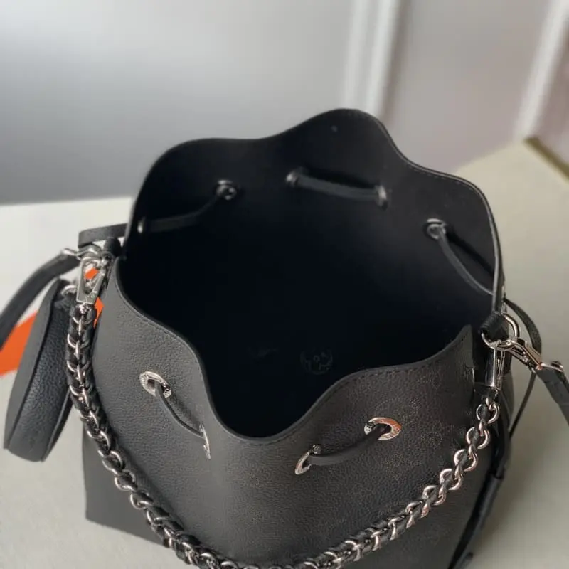 M57070 Black 19x22x14cm High Quality Bags - Image 4