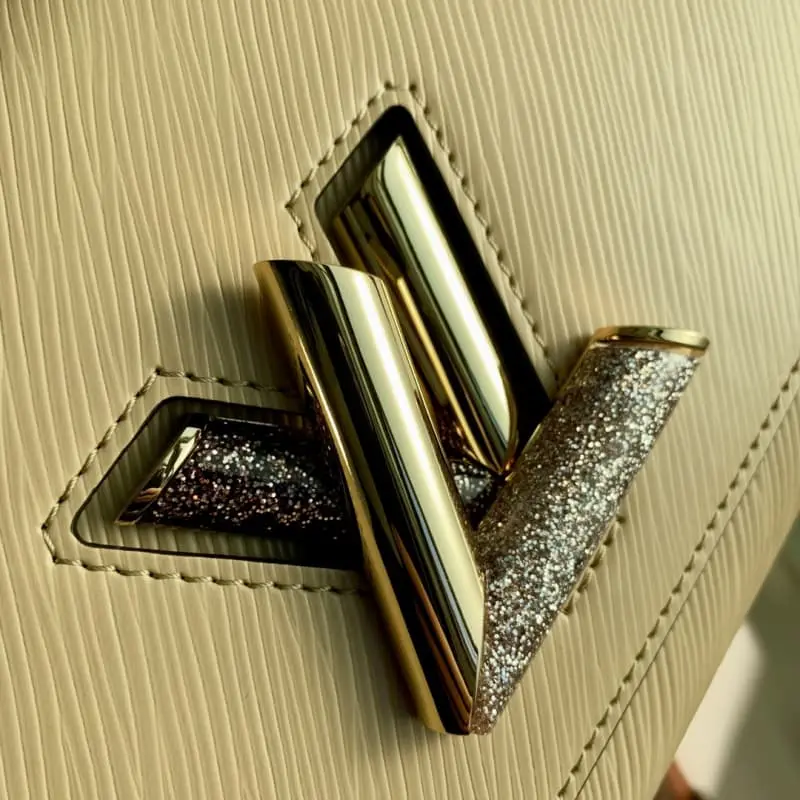 M59033 S1 23x17x9.5cm High Quality Bags - Image 5