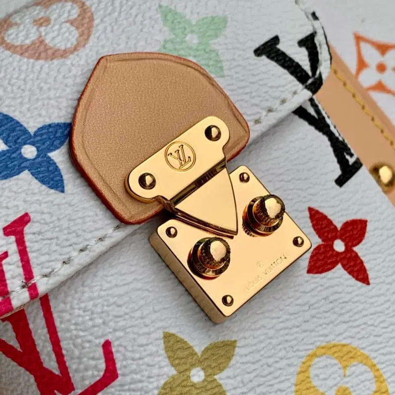 M13742 27x20x45cm High Quality Bags - Image 5