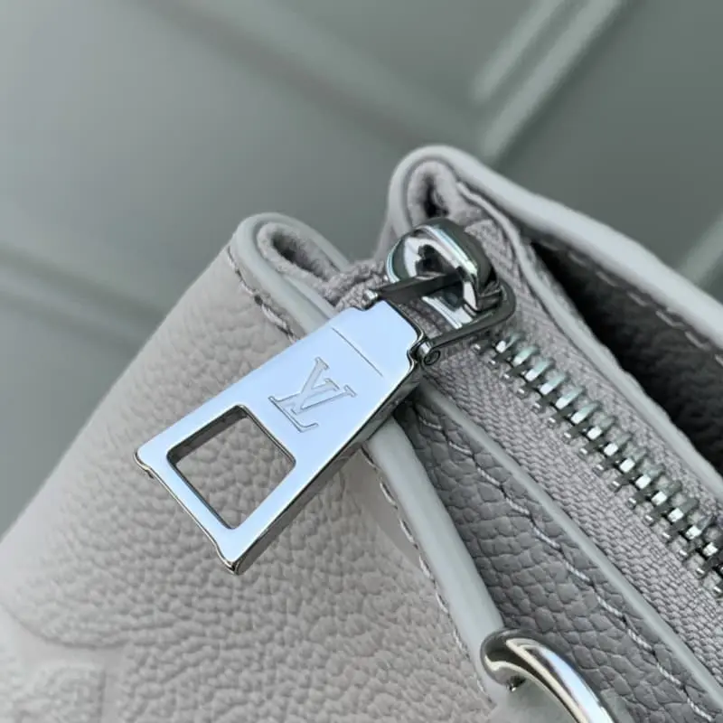 M13803 18x12.5x29cm High Quality Bags - Image 5