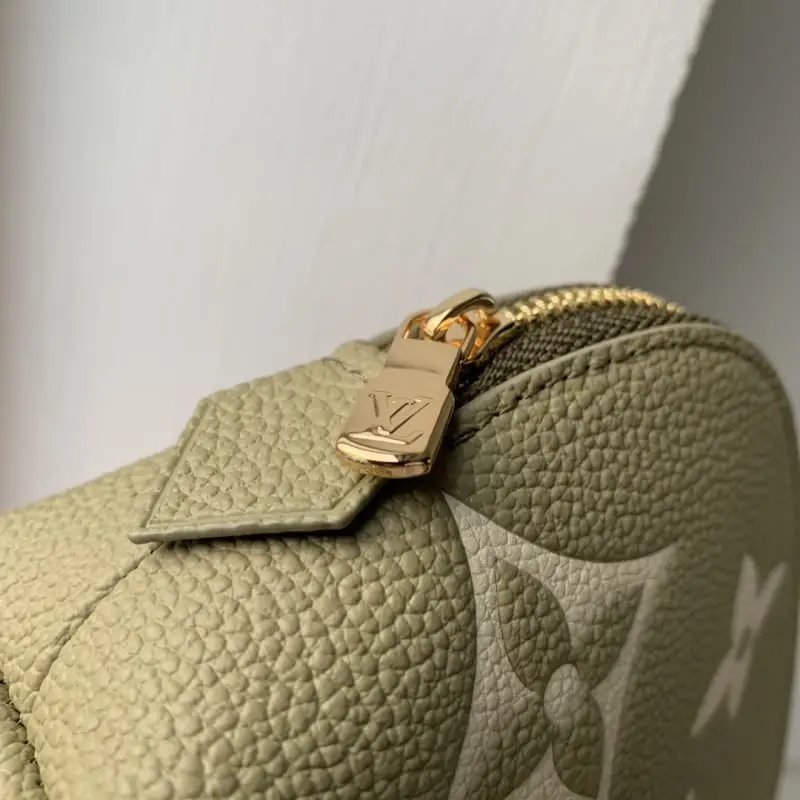 M82493 Green 17x12x6cm High Quality Bags - Image 5