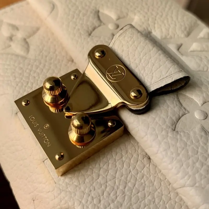 M81071 White (embossed) 11.5x8.5x4cm High Quality Bags - Image 5