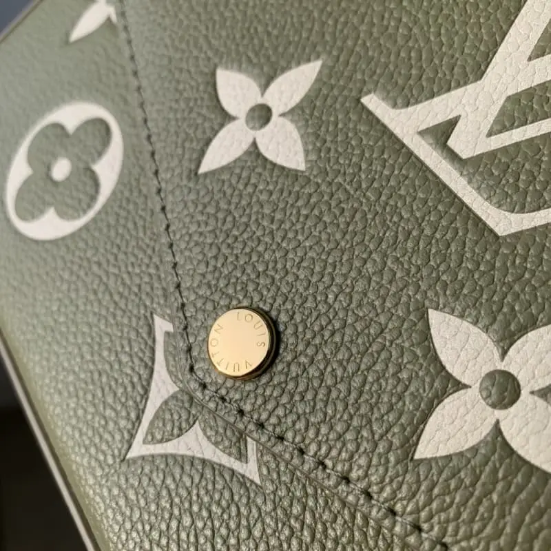 M64065 Grass Green 21x12x3cm High Quality Bags - Image 5