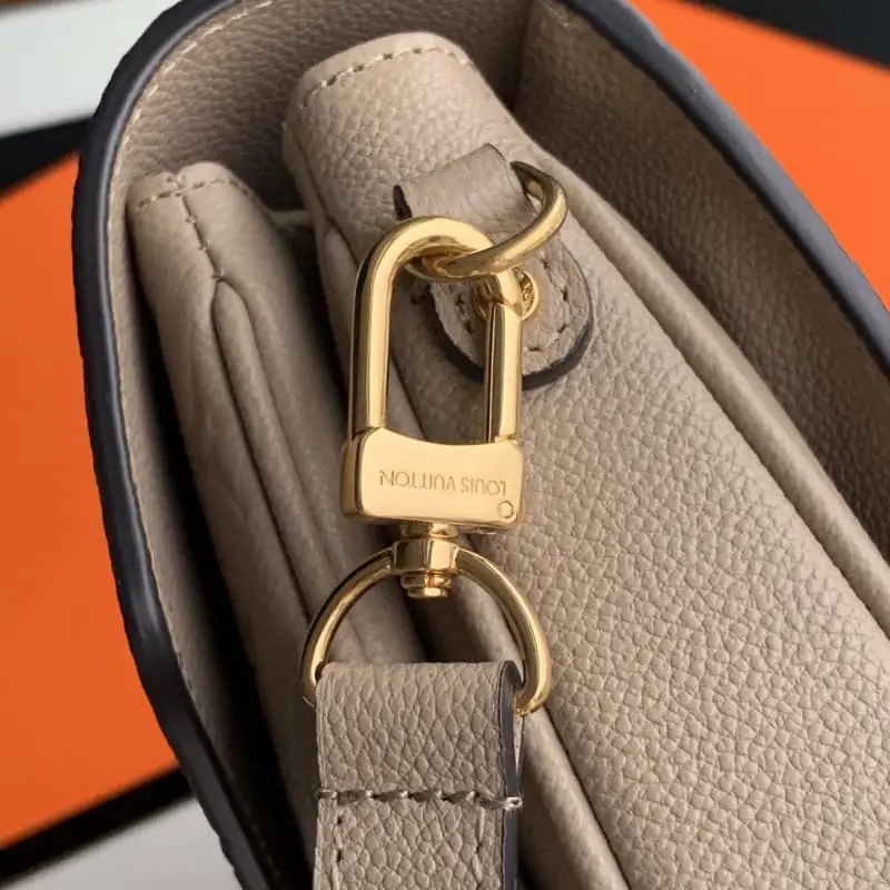 M44738 25x19x7cm High Quality Bags - Image 5