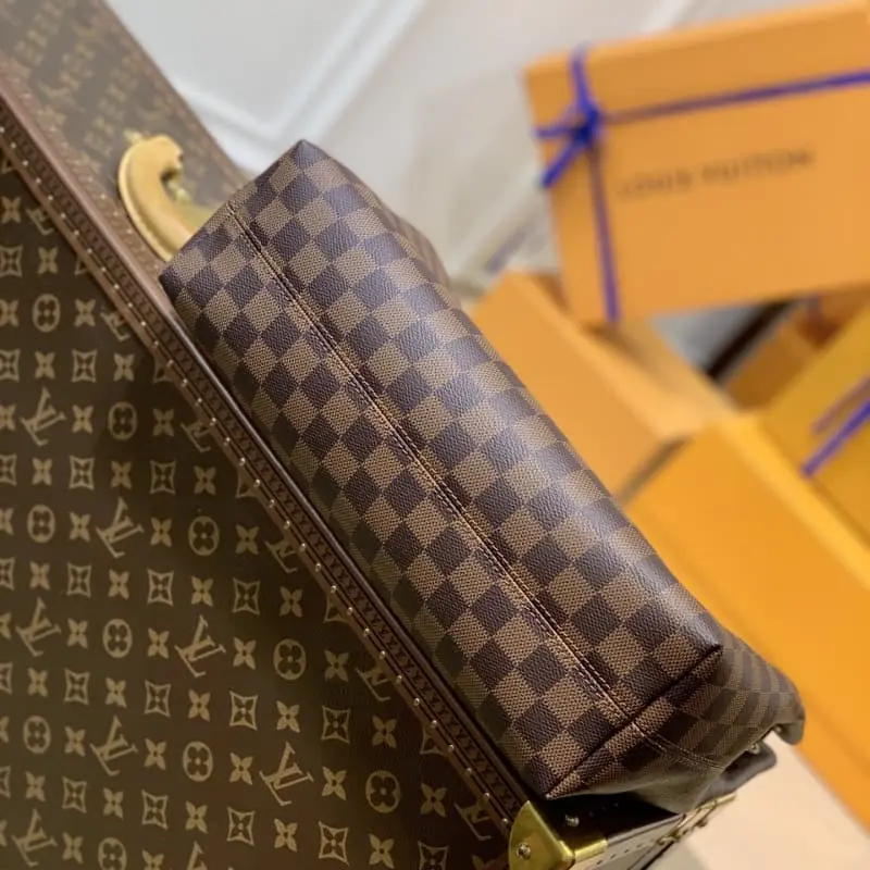 N44044 Red 35x30x11cm High Quality Bags - Image 4