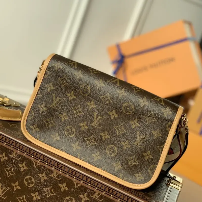 M45985 25x9x15cm High Quality Bags - Image 4