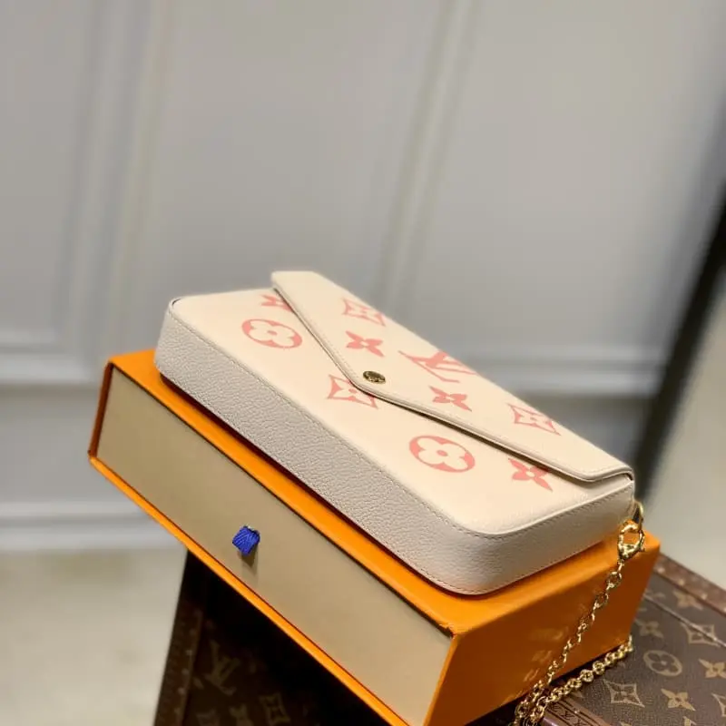 M82047 21x12x3cm High Quality Bags - Image 5